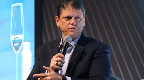 Tarcísio defende que direita deve apoiar Bolsonaro em 2026
