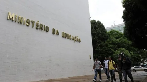 STF autoriza novos cursos de Medicina enquanto MEC acumula atrasos em editais