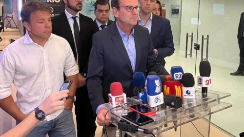 Paes ironiza versão da Light sobre furto de cabos que causou apagão no Rio