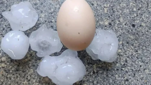 Temporal de granizo atinge cidades do Rio Grande do Sul com pedras grandes
