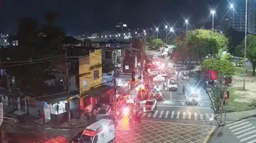 Imóveis desabam no Rio de Janeiro e deixam duas pessoas soterradas