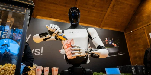 Musk prevê produção 'agonizantemente lenta' para Cybercab e robô Optimus da Tesla