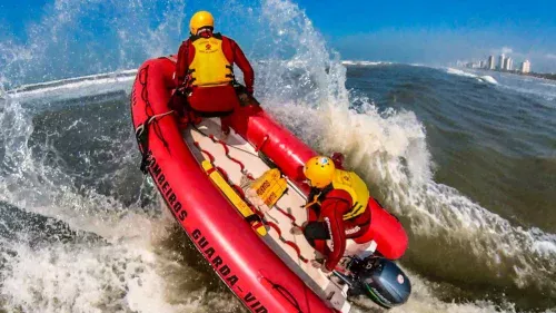 Bombeiros resgatam 56 pessoas de afogamento no litoral Norte de SP no Carnaval