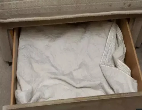 Mãe Esconde Bebê em Gaveta por Três Anos e Deixa Criança em Estado Crítico