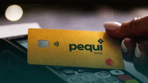 Governo de Goiás lança Pequi Bank e entrega primeiros cartões a estudantes