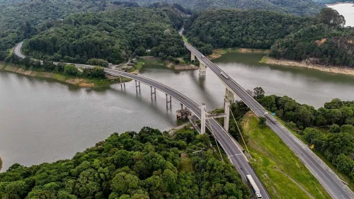 Rodovia Régis Bittencourt é liberada após alagamento que causou fila de 42 km