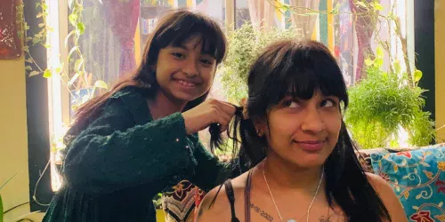 Mãe solteira larga tudo e abre cafeteria em cidade remota no Himalaia: "Não vou voltar"