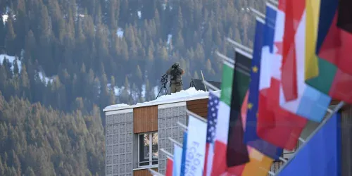 Protestos contra Trump em Zurique terminam com jatos d'água da polícia