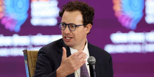 Anthropic abandona compromisso de segurança para acelerar desenvolvimento de IA