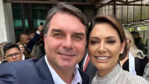 Flávio Bolsonaro confirma pré-candidatura de Michelle ao Senado pelo DF