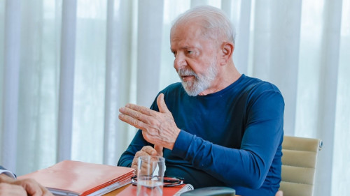 Lula se recupera bem após cirurgia e continua internado