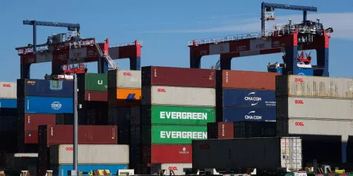 Estudo alemão revela que 96% dos custos de tarifas de Trump são pagos por americanos