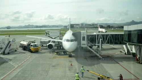Ventos fortes cancelam voos e forçam desvios no Aeroporto Santos Dumont