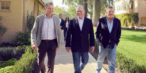 Netflix reforça oferta por Warner Bros. com proposta em dinheiro para superar Paramount