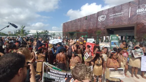 Presidente da COP30 afirma ter dialogado com indígenas após protesto