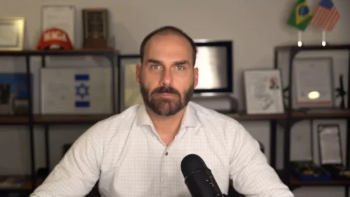 Polícia Federal determina retorno imediato de Eduardo Bolsonaro ao cargo de escrivão