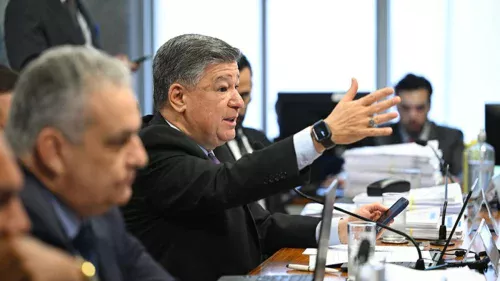 CPMI do INSS rejeita relatório final com 218 indiciamentos após 12 horas de sessão