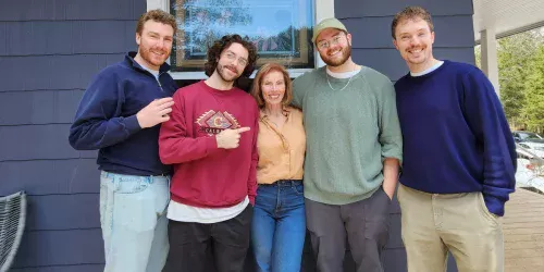 Mãe de quatro filhos adultos reinventa Páscoa como alternativa ao Natal familiar