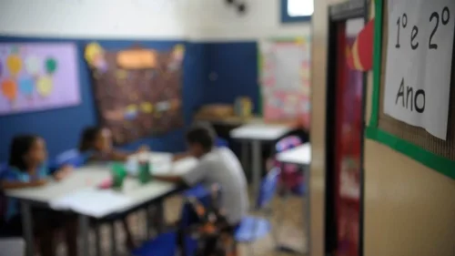 Menino de 10 anos perde visão após agressão por bullying em escola do Rio