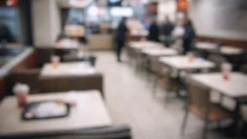 Homem morre e seis ficam feridos em ataque a tiros em restaurante nos EUA