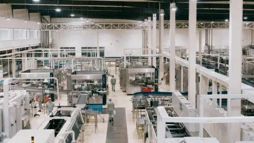 Dono de fábrica nos EUA distribui bônus de R$ 1 bilhão após venda da empresa