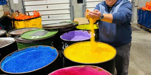 Vinil supera CDs e downloads e se torna maior formato físico da indústria musical