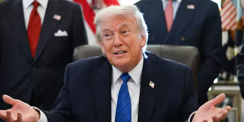 Trump afirma que foi procurado por Netflix e Paramount em disputa por Warner Bros.