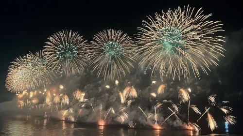 Réveillon no Rio reúne 5,1 milhões de pessoas e bate recorde de público