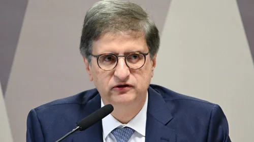 PGR se opõe a Smart TV na cela de Bolsonaro por risco de acesso à internet