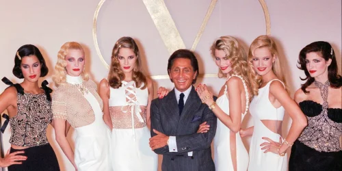 Estilista italiano Valentino morre aos 93; celebridades e mundo da moda prestam homenagens