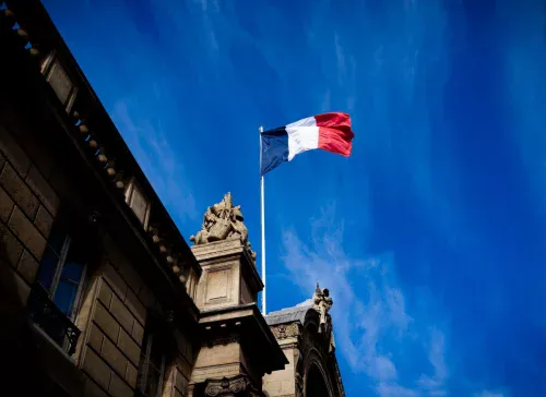 França anuncia migração de computadores do governo do Windows para Linux