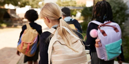 O verdadeiro motivo pelo qual deixei minha filha de 10 anos andar sozinha para a escola (e o resultado chocante)