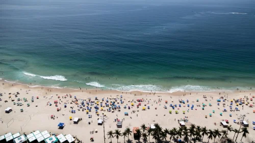 Rio tem alerta de ressaca e calor de 35°C no feriado prolongado