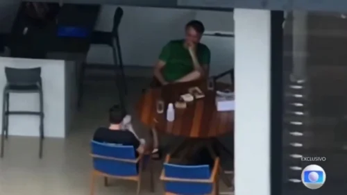 Moraes exige explicações sobre uso de celular por Nikolas em visita a Bolsonaro