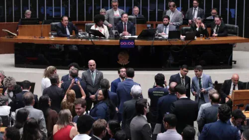 Aprovado! Câmara derruba escala 6x1 e reduz jornada para 40 horas semanais
