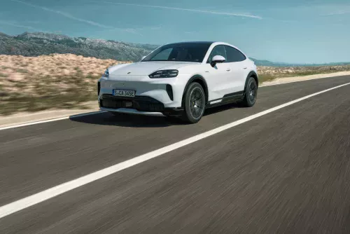 Porsche lança Cayenne Coupé elétrico de R$ 700 mil que acelera de 0 a 100 km/h em 2,4 segundos