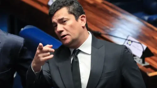 Pesquisa no Paraná mostra Moro com 41% e Ratinho Jr. dominando Senado