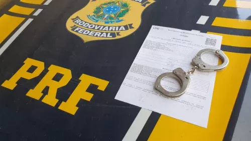 Foragido da Justiça: líder de facção é preso na BR-101 em Bayeux após monitoramento da PRF