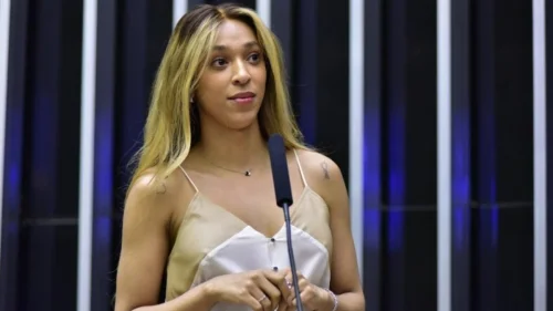 PCDF indicia pastor por homotransfobia após citar deputada Erika Hilton em discurso