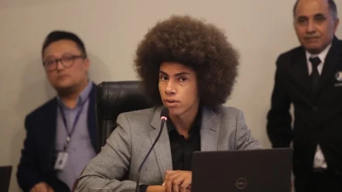 Deputado Renato Freitas alega legítima defesa após briga em rua de Curitiba