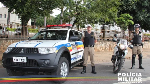 Adolescente é retirado à força por PM após descumprir suspensão escolar em MG