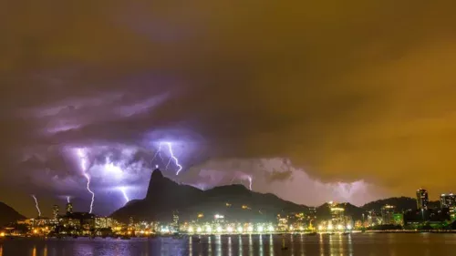Chuva forte com raios atinge o Rio de Janeiro nesta quinta-feira