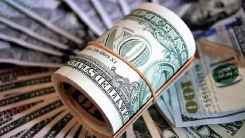 Dólar fecha em alta e Bolsa recua com tensões geopolíticas e cautela pré-Copom