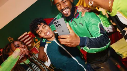 Motorola lança campanha global "Football is Calling" para Copa do Mundo 2026