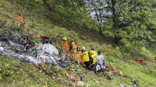 Queda de helicóptero mata sete pessoas, incluindo criança, na Índia