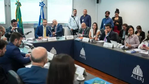 CCJ da Alerj conclui parecer e encaminha decisão sobre prisão de Bacellar ao plenário