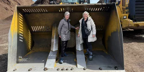 Aposentada de 76 anos viaja com outras avós e documenta jornada por Massachusetts