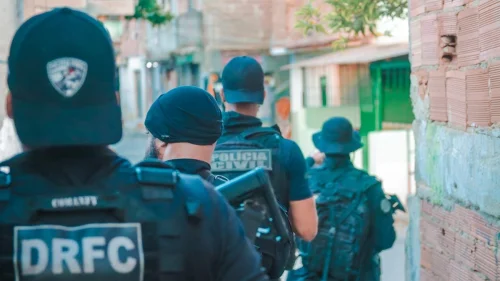 Operação contra roubo de cargas causa tiroteio e paralisa trens em Manguinhos