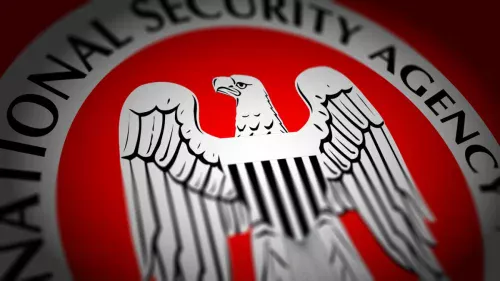 Lei de vigilância dos EUA expira após Câmara rejeitar renovação e nomeação de aliado de Trump