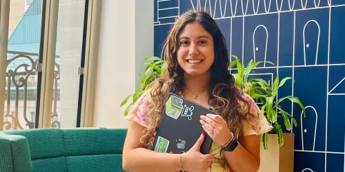 Ex-funcionária da Amazon encontra novo emprego em startup duas semanas após demissão